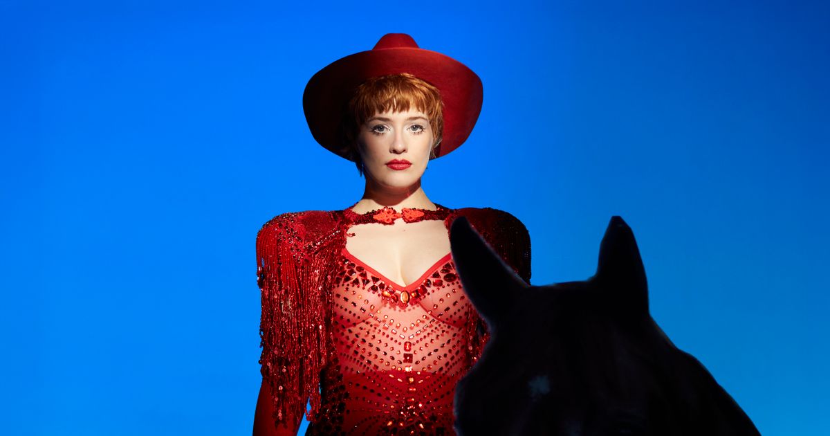 Valentina Tóth — Revue Revanche